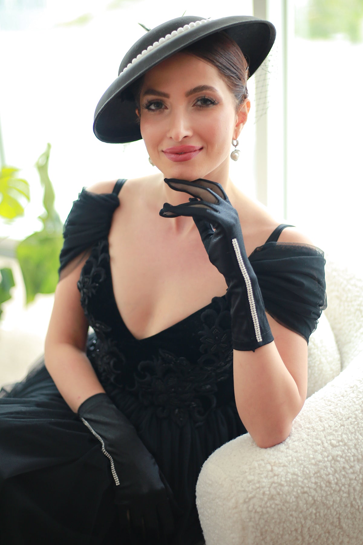 Saten Gelin Eldiveni Çizgi Taşlı Siyah