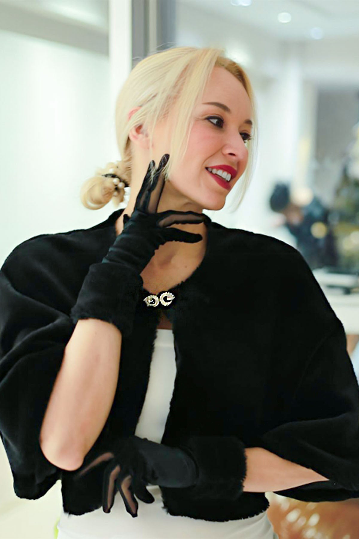 Uzun Broşlu Kürk Etol Ve Kadife Kürklü Eldiven Kombin